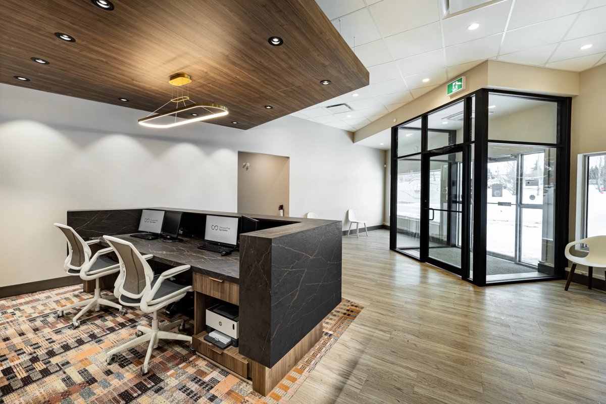 Milltech_Group's tweet image. A Grand Welcome with High-End Millwork 💼
This refined reception area features rich wood tones, sleek marble finishes, and precision craftsmanship—setting the stage for professionalism and sophistication.

📸:  @ShPkEyeCentre

#millwork #milltech #yegcustom #architecture…