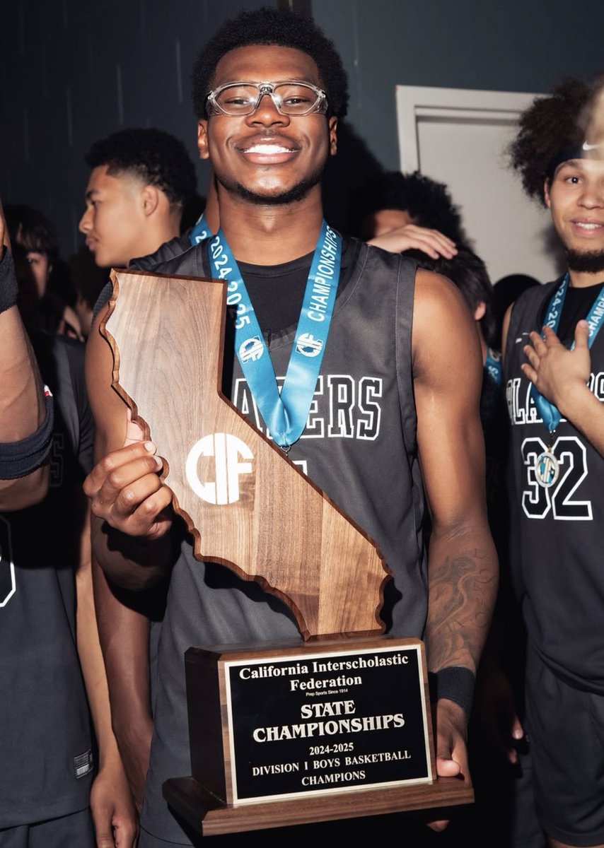 LakeShowYo tweet media