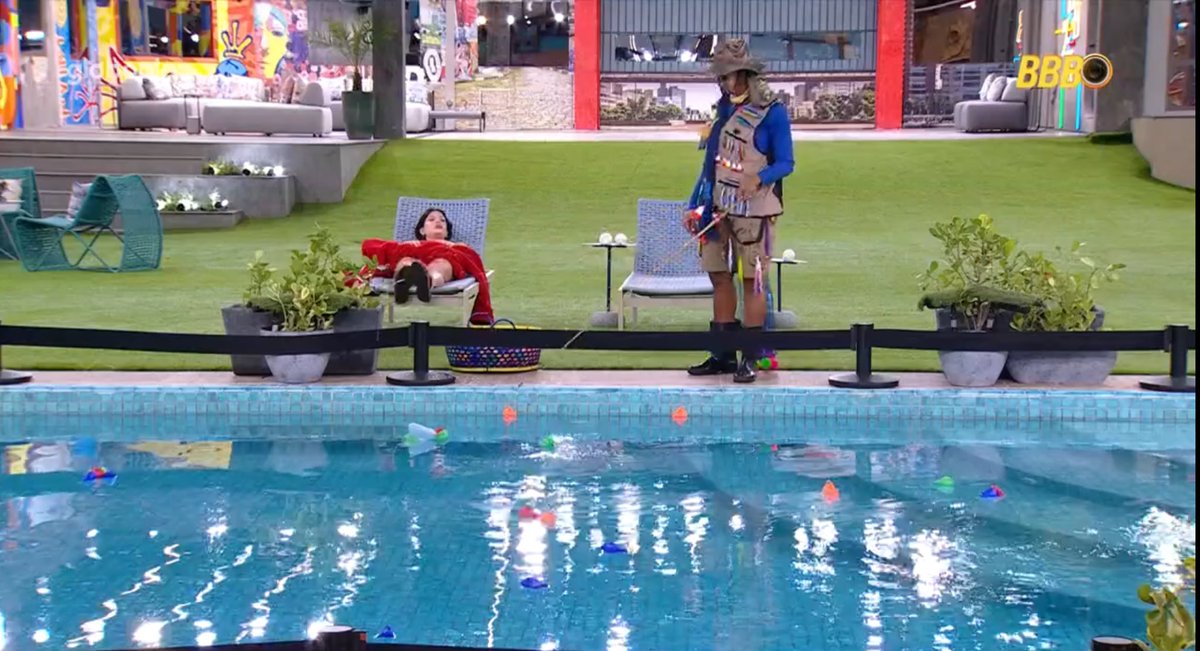 StradaVitoria's tweet photo. Vi com sua voz fofinha: “quem é a pescadora mais bonita que tem?” 🥹
quem aí ama muito essa amizade entre Vivica e Aline?
@aline_patriarca #TeamStrada #BBB25
Foto: Reprodução/Globoplay https://t.co/ip8aVAcoym