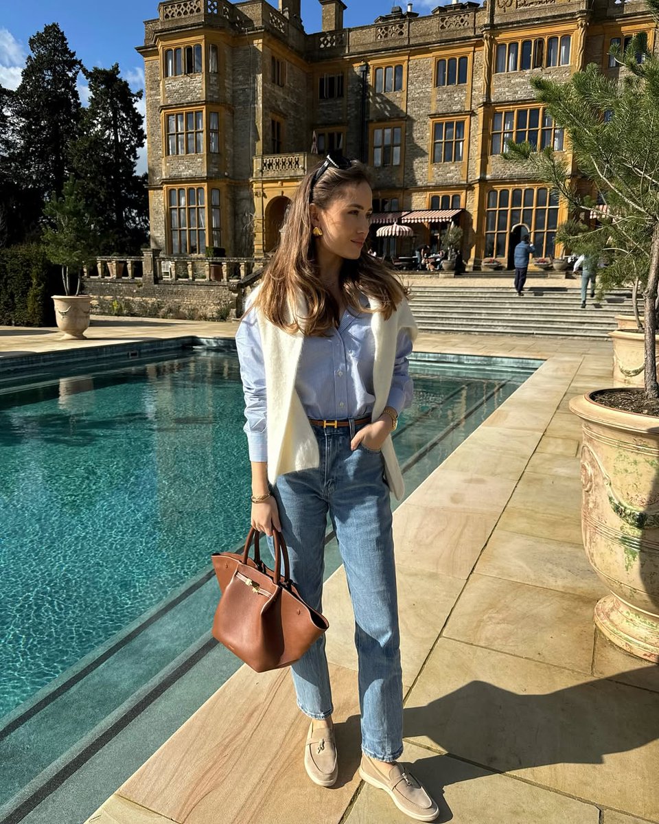 KateHutchStyle's tweet photo. Spring is here! 🌼 Sharing my go-to outfits I'll be rewearing all season. 🤍 #SpringFashion #TimelessStyle https://t.co/FNVSCo8S6W
