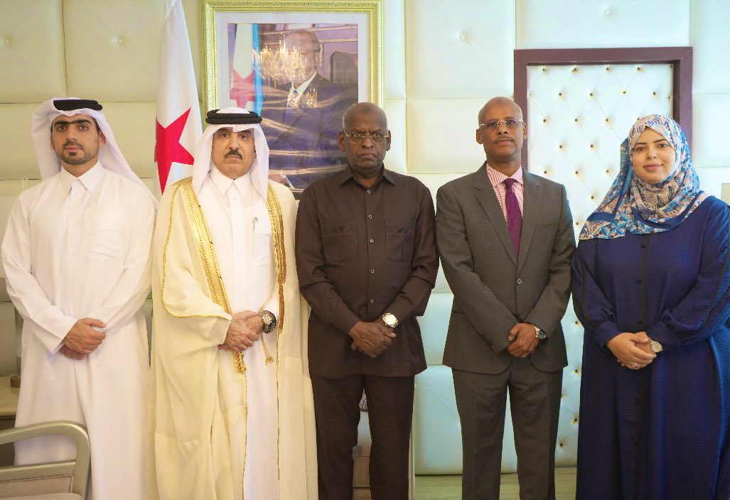 Ghada_Ezedin's tweet image. Honored to extend our sincere gratitude to H.E PM of Djib Mr.@A_Kamil_Mohamed for welcoming @qcharity delegation, accompanied by the MOH @RoblehDr &amp;amp; AOQ @rashadalfehaida. We greatly appreciate the fruitful #discussions on @qcharity #interventions across #various #sectors in #Djib