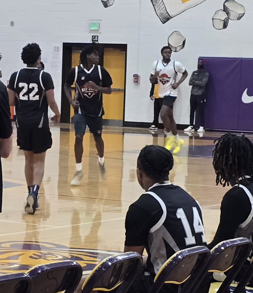 Looking for new Knights..
#StAndrewsMBB