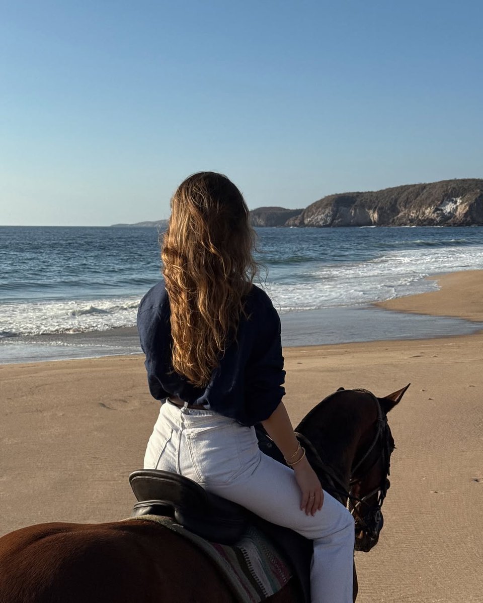 KateHutchStyle's tweet photo. The polo ponies of Costa Careyes—grace, power, and timeless elegance. 🐎✨ #EquestrianStyle #CostaCareyes https://t.co/ecMhB1RH6i