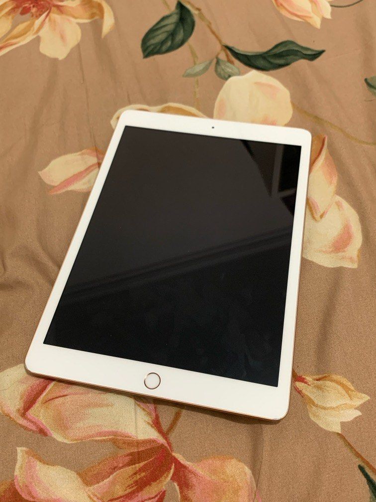 desundesign's tweet photo. WTS Penggunaan Pribadi

Ipad 7 128 Gb Wifi Only - ORI Digimap (Rp3.125k)
sudah ada lisensi procreate + good notes buat nyatet seumur hidup
Finger Print masih jalan, iOS 18 ya
minus pemakaian
Apple Pencil Gen 1 - ORI Digimap (Rp850k)
- minus tutup hilang
Take All: 3.800k aja https://t.co/SK53JkgcUY