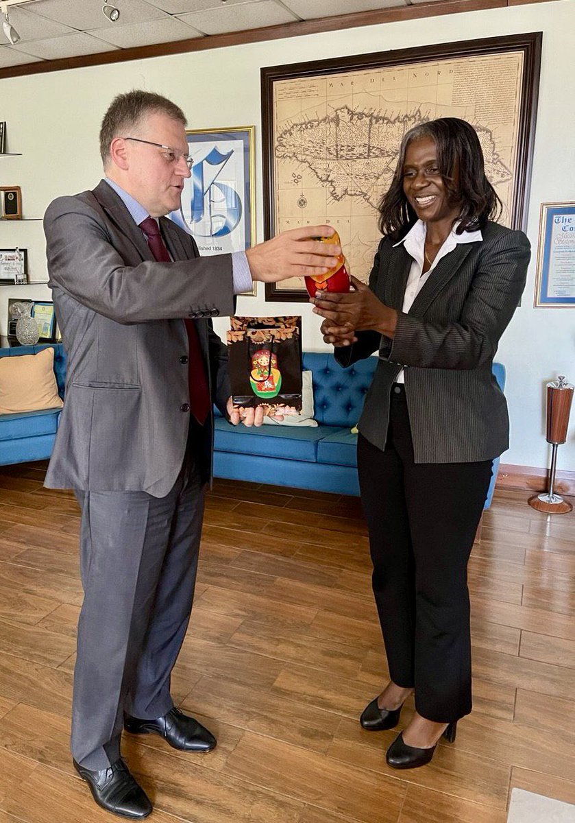 RussiaJamaica's tweet image. 🇷🇺🤝🇯🇲 On March 13, Ambassador of Russia to Jamaica Sergey Petrovich met with the editorial staff of the @JamaicaGleaner - the oldest printed newspaper on the island (published since 1834).
💬 During the meeting a number of practical issues of cooperation between the Embassy and…
