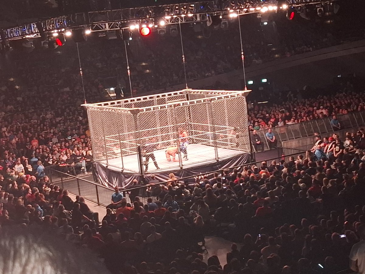 Heute wurde gut abgecatcht.
Schöner Familienausflug in die pickepackevolle Westfalenhalle. Grandiose Stimmung, beste Unterhaltung. Der Sohn ist ein wenig eskaliert 🤘😂

#wwedortmund #teamoe #spotfightde