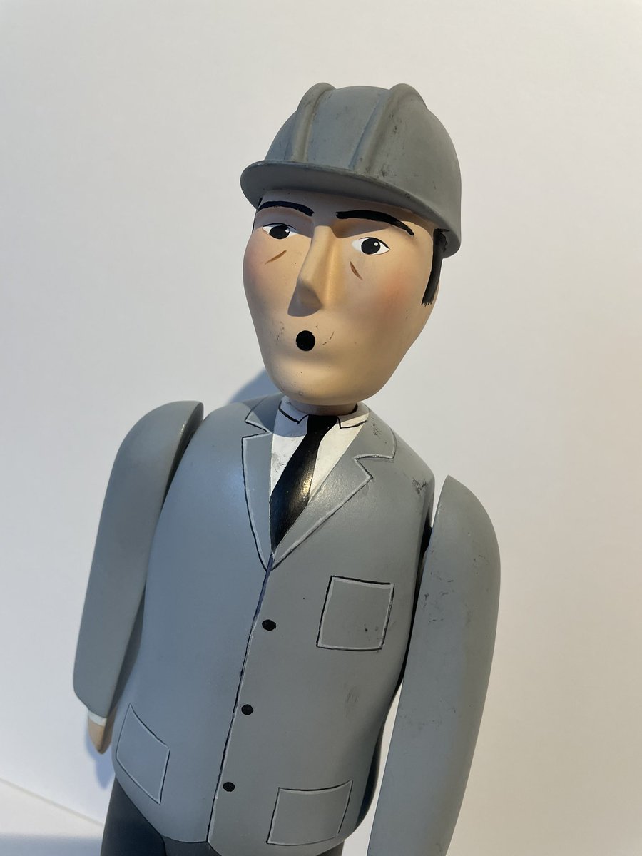 EmeraldTender's tweet image. “Get the PROPS!”
Ladies and gents I present to you my first ever Thomas prop, Kelly’s operator!
I won this on my 25th birthday (17th November) from the prop store auction.
As seen from the episode “A Tale for Thomas” or originally titled “The Lightning Tree” in set condition.