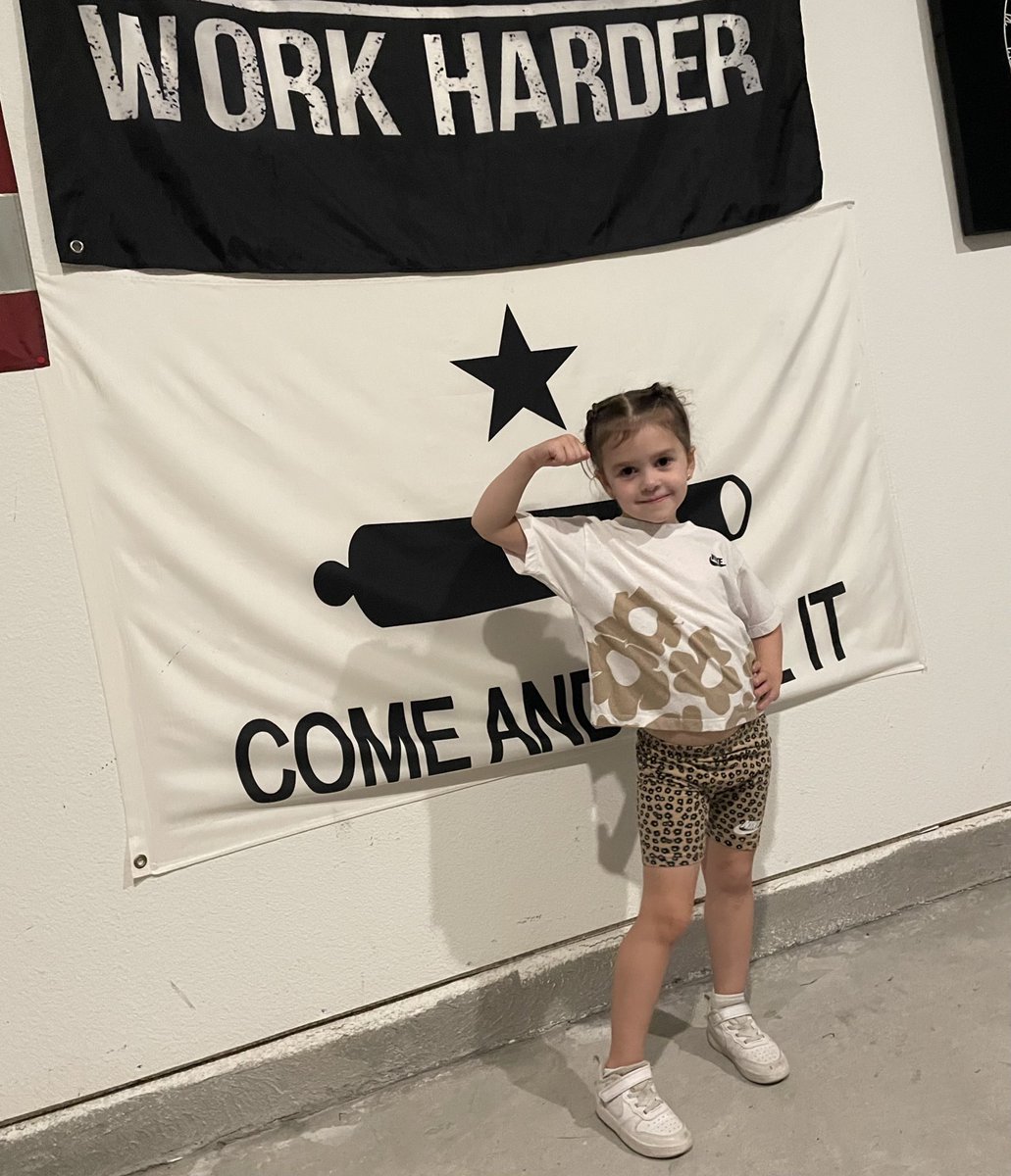 Tyrel_Lenard's tweet image. Work out buddy. #WeakThingsBreak