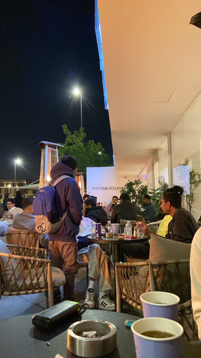 جليسٌ رحيم ،خفيف الروح هيّن الطبع ، يُغنيك عن مِلئ الأرض أصحابا