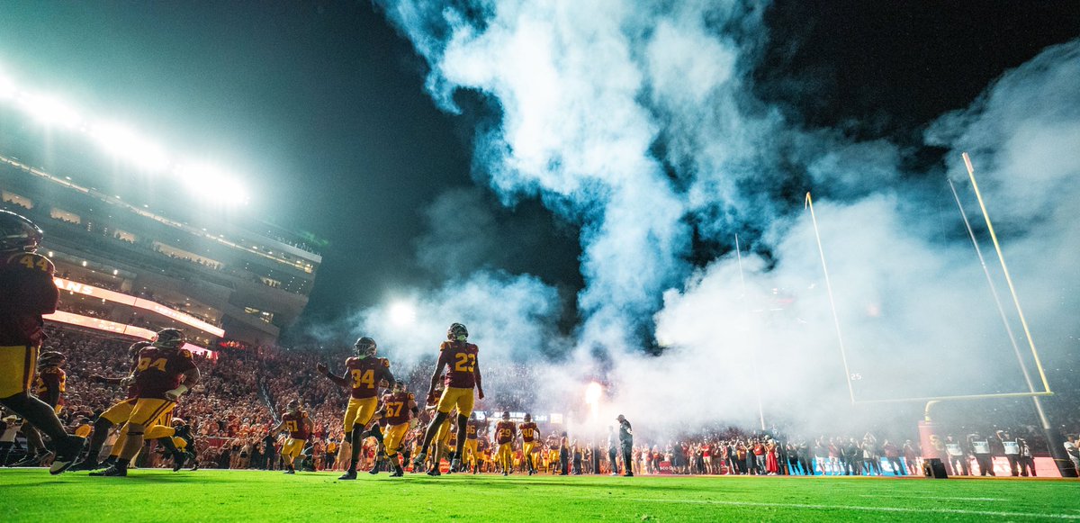 nothing beats a saturday night in LA 🌕🏟️