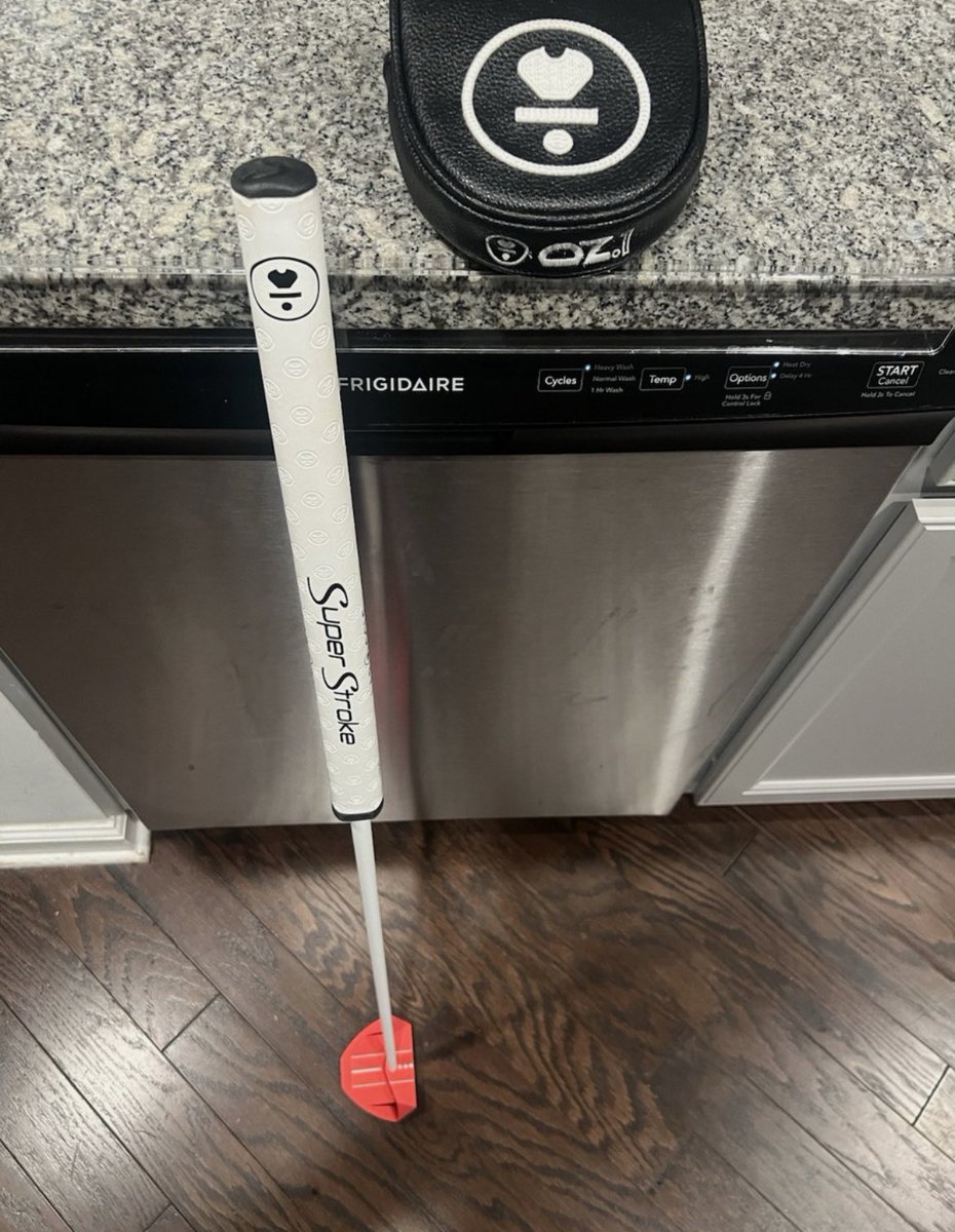 greenway_golf's tweet photo. New 2025 Lab Golf Oz.1i Custom Red w/white ACCRA shaft 38.5 inches
$500 shipped https://t.co/L2zSdm3etP