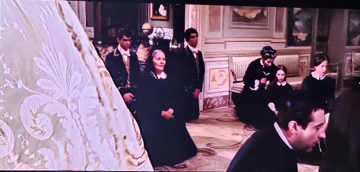 넷플릭스 레오파드 볼까 하다 도서관에서 원작소설 빌려와 읽음. 드라마 보기 시작. 중간 쯤 보다가 1963년에 나온 알랭들롱 버트랭카스터 주연...