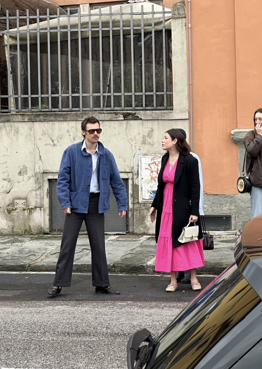 hsdaily's tweet image. Harry with fans in Italy today - 15 March (via itsemmygirl)