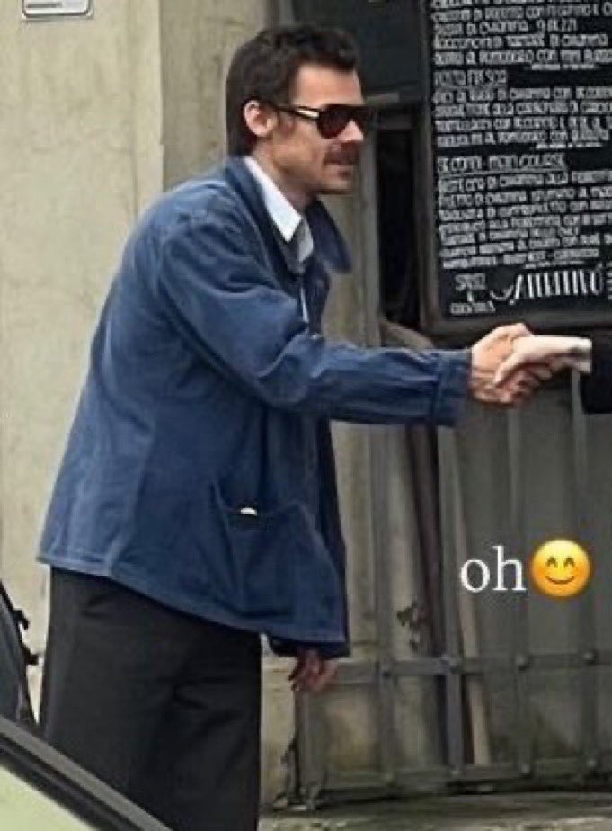 hsdaily's tweet image. Harry with fans in Italy today - 15 March (via itsemmygirl)