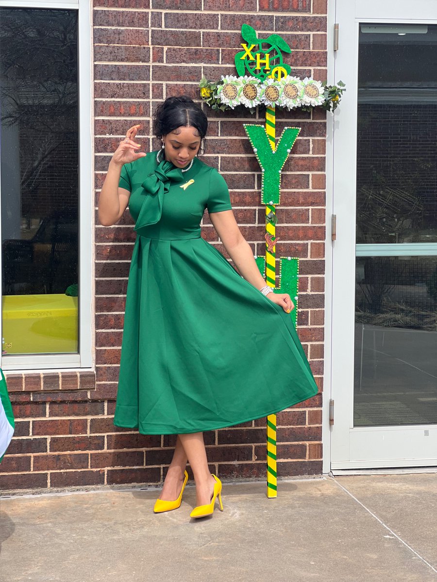 _andreanamarie's tweet photo. Chi Eta Phi Inc.
ππ how you hating from outside of Chi Eta Phi when you ainβt even a nurse to get in? #1932 #UpsilonEta https://t.co/jcmuQWX6eU
