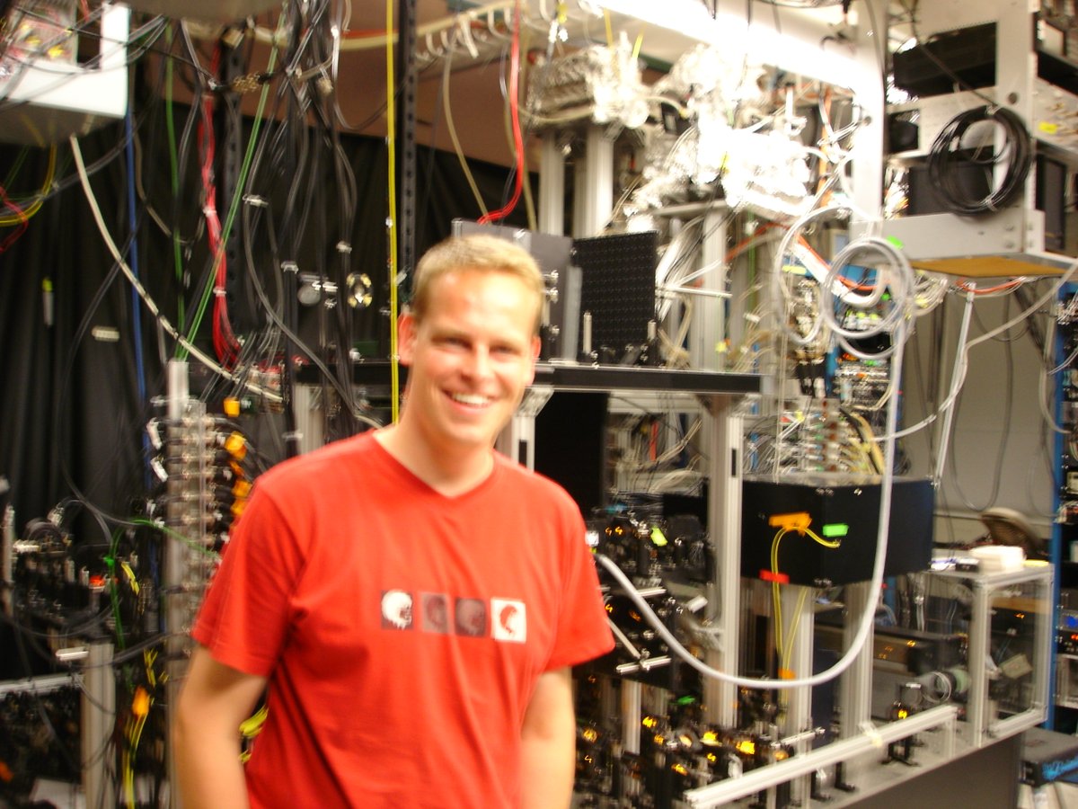 sebalexwill's tweet photo. On March 14, 2005, I arrived in the US for the first time. Today, 20 years ago, I started my project as an exchange student in Wolfgang Ketterle's and Dave Pritchard's lab at MIT. These are unforgettable days for me - the start of my journey in ultracold quantum science! I am very grateful for all the friendships, mentorship, all the challenges, opportunities, joy and excitement over all these years. And today things are more exciting than ever! Thank you to everyone who helped making this journey as amazing as it is!!