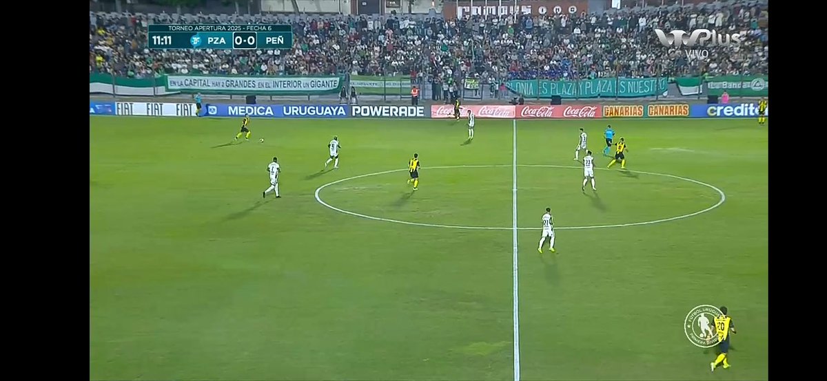 GabrielVaart's tweet photo. Milagro en el fútbol uruguayo las cámaras de televisión enfocan una tribuna llena de hinchas que no son los de Peñarol y nacional AGUANTE PLAZA COLONIA CARAJO @PlazaColonia https://t.co/iNfAjWDlGr