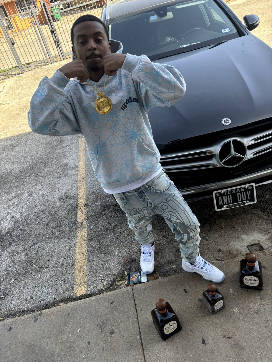 villboynas's tweet photo. Right Now Im Gon Off Drank I jus Look Mad😵‍💫 https://t.co/HD9sxNgga2