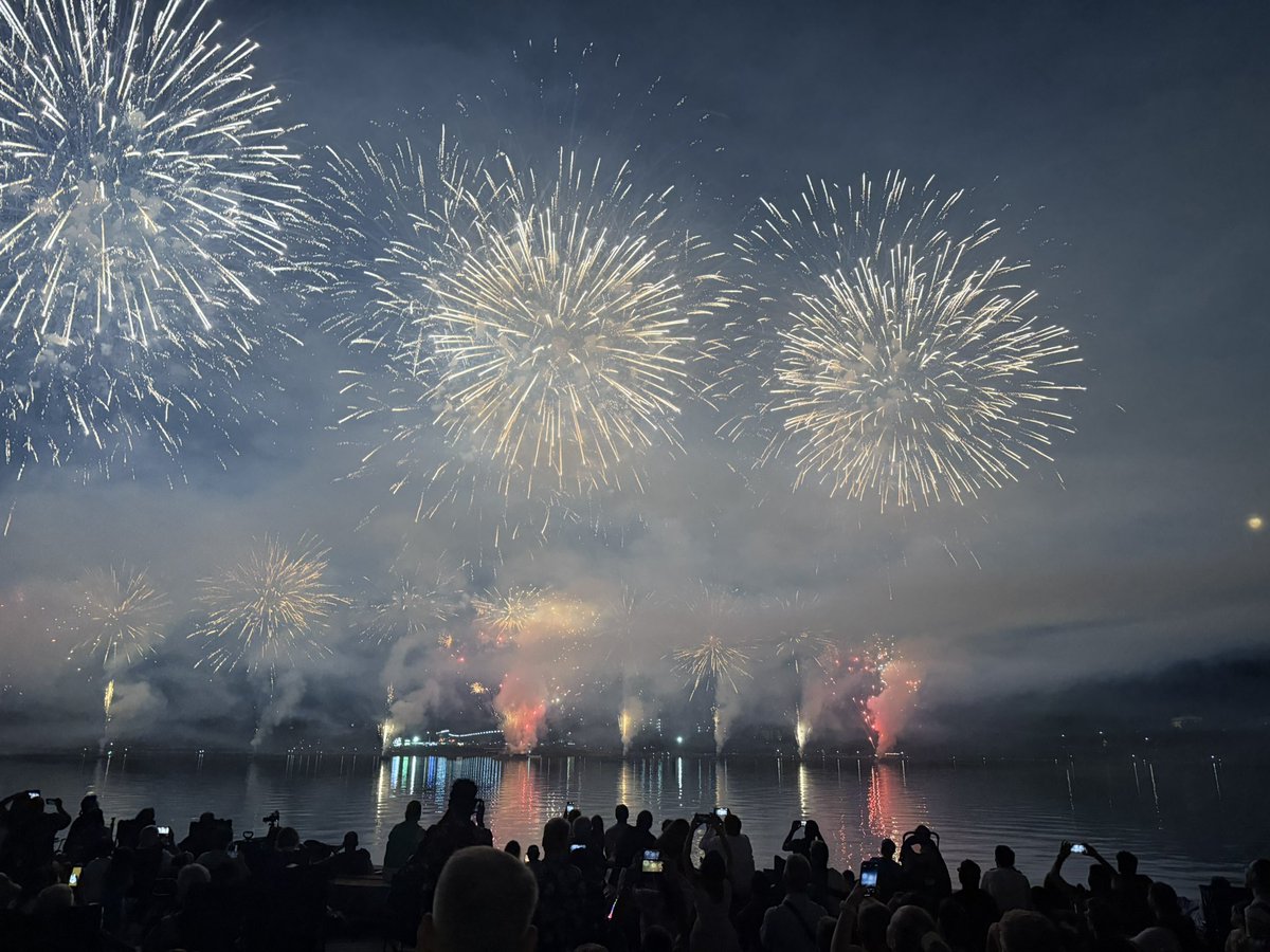 Who doesn’t like a bit of fireworks 🧨 action? Canberra Australia 🇦🇺