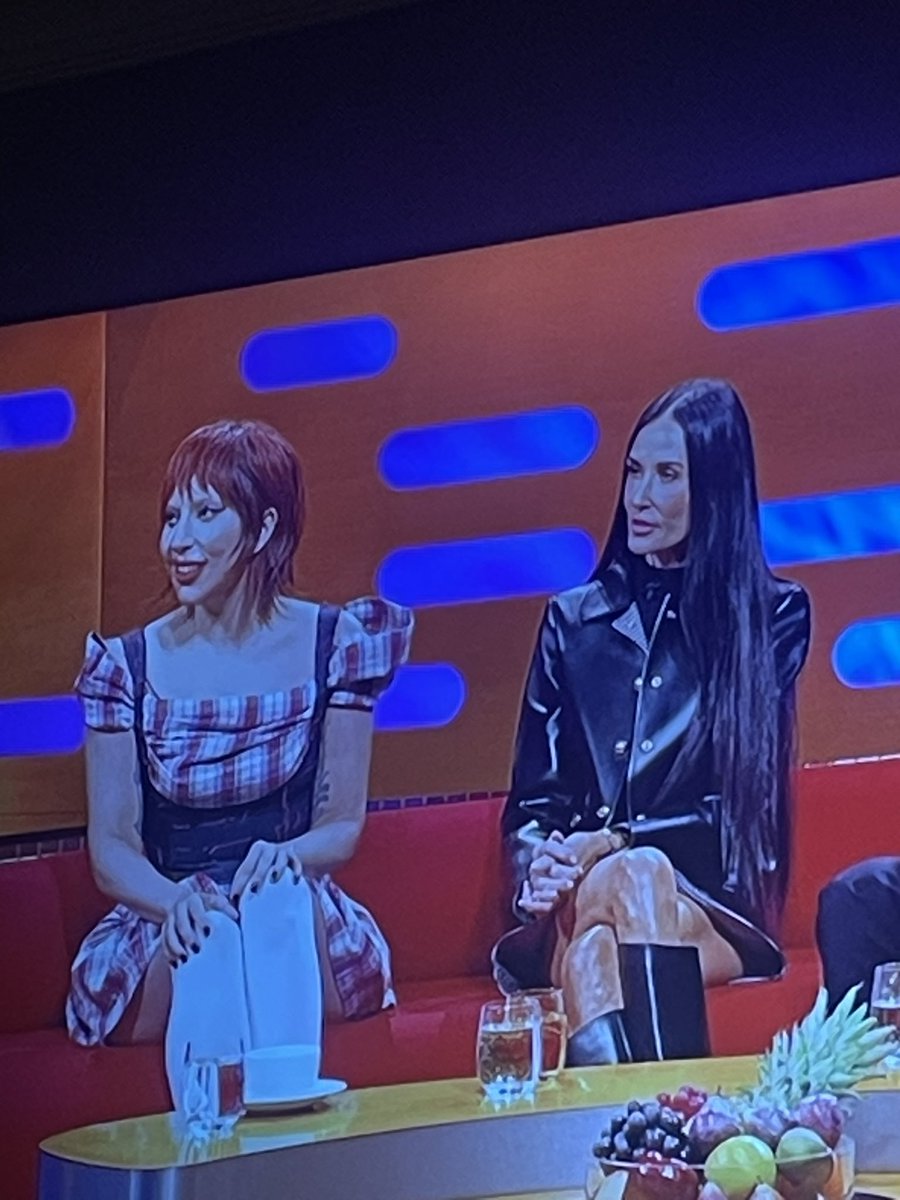 DazInElectrical's tweet photo. Huge things happening on Graham Norton rn https://t.co/WMnzExHnCF