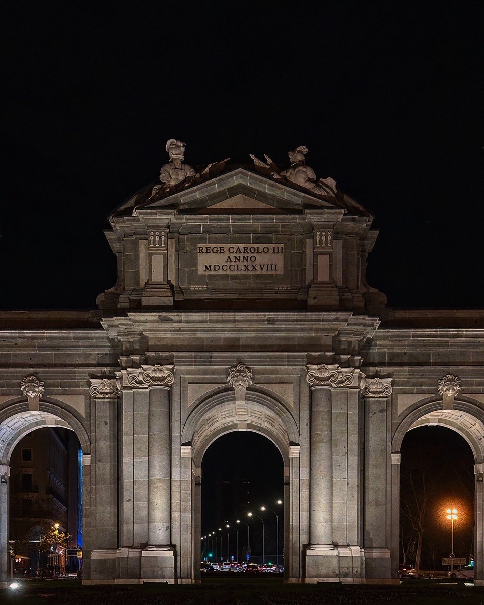 CriScarapucci's tweet photo. Primo giorno a #Madrid, una città che si dimostra, almeno nelle parti centrale che ho potuto visitare nella prima sera, pulita e molto sorvegliata. Inoltre la vedo piena di vita e un turismo molto rispettoso. https://t.co/jyr9iR5oSg