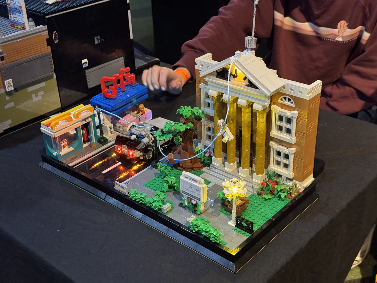 Brick Things tweet media