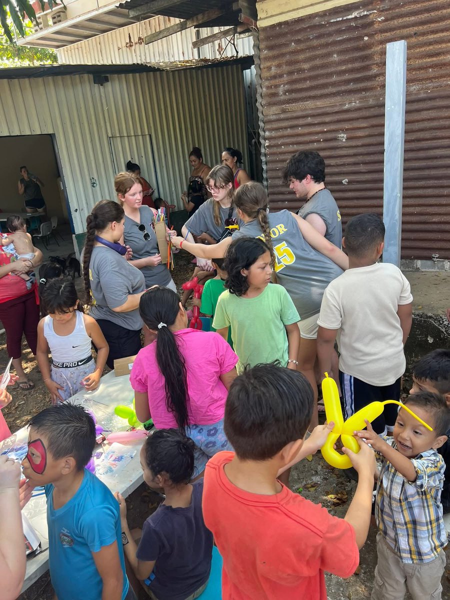 GBAChattanooga's tweet photo. Our Senior class serving the youth in Costa Rica! ❤️🇨🇷 https://t.co/VEmUej688s