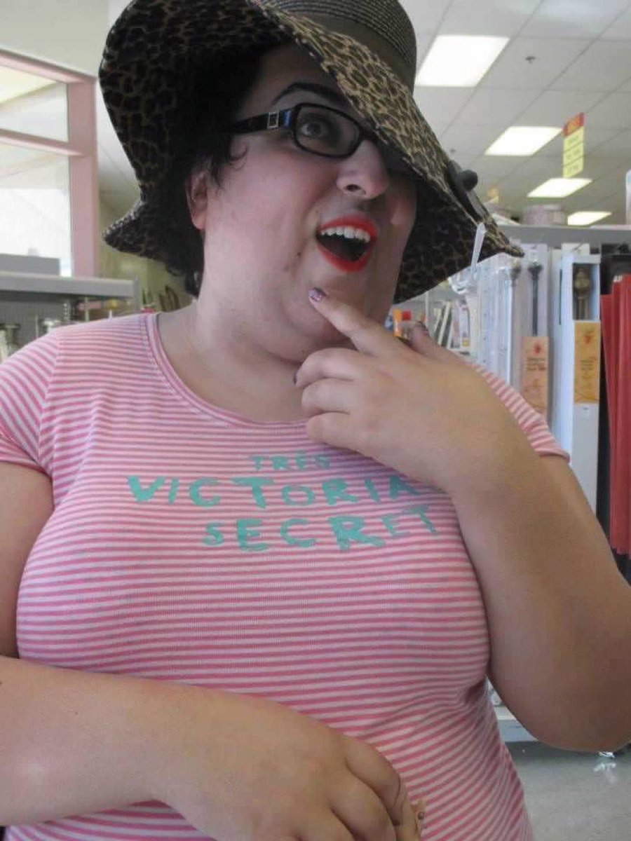 MelodyandJudy's tweet image. Me and Judy with fancy hats. Perfect for Spring. #melodyandjudy #fancyhats  #besties