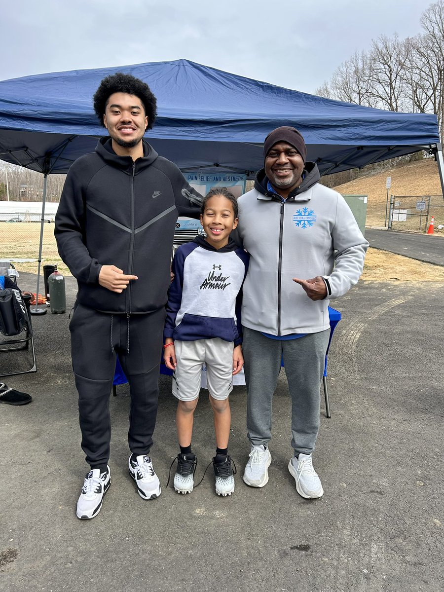 justchillcryo's tweet photo. Big Hiro meets Hiro. Really appreciate our son @Hiro_Carr for coming through today and showing love to the next up and coming #AssassinCreedBoyz 🥷#justchillcryo #cryotherapy #compressiontherapy #mobilecryotherapy #normatec #nextlevelrecovery #eliterecovery 
@Spotlight39_Pod https://t.co/D2wM0xgj7I