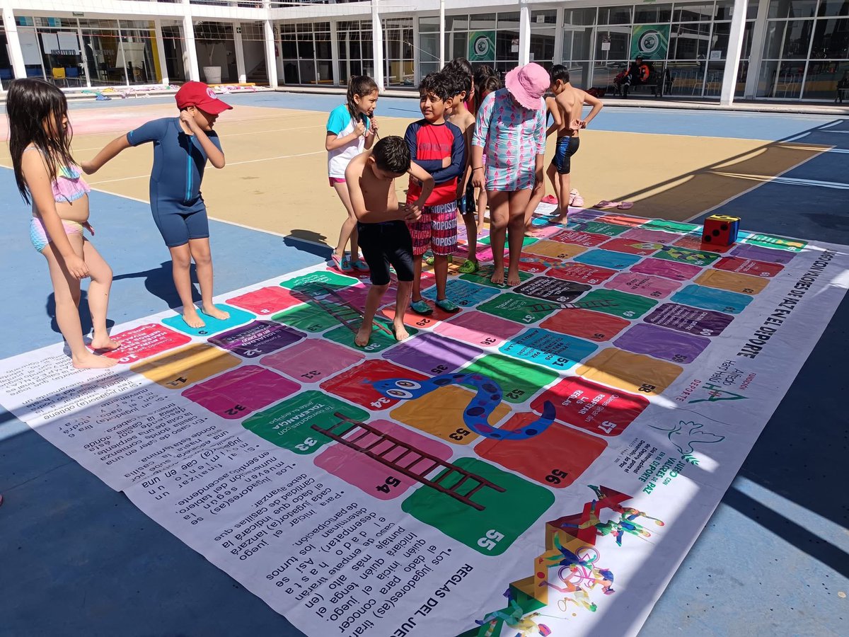 CampusToluca's tweet photo. La Fundación AHH Deporte presente siempre presente en el CampIM Temático de colores. Instituto Metepec Campus Toluca con el Programa #JuegoconValores participando alumnos de kinder y primaria, quienes de manera divertida conocieron el significado de cada valor. 
#SomosIM 
#Fahh https://t.co/OaEsapwzyI