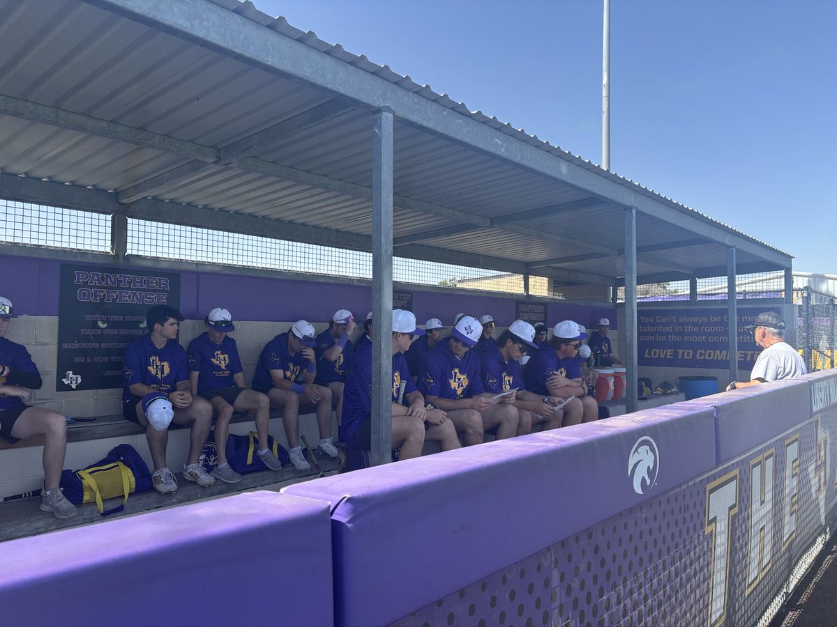 Love having Coach Hill out at the field to talk to and pray with our guys. Great, great man. I know our players love having him there and hearing his message. Blessed….

#LoveToCompete#
#WinTheDay