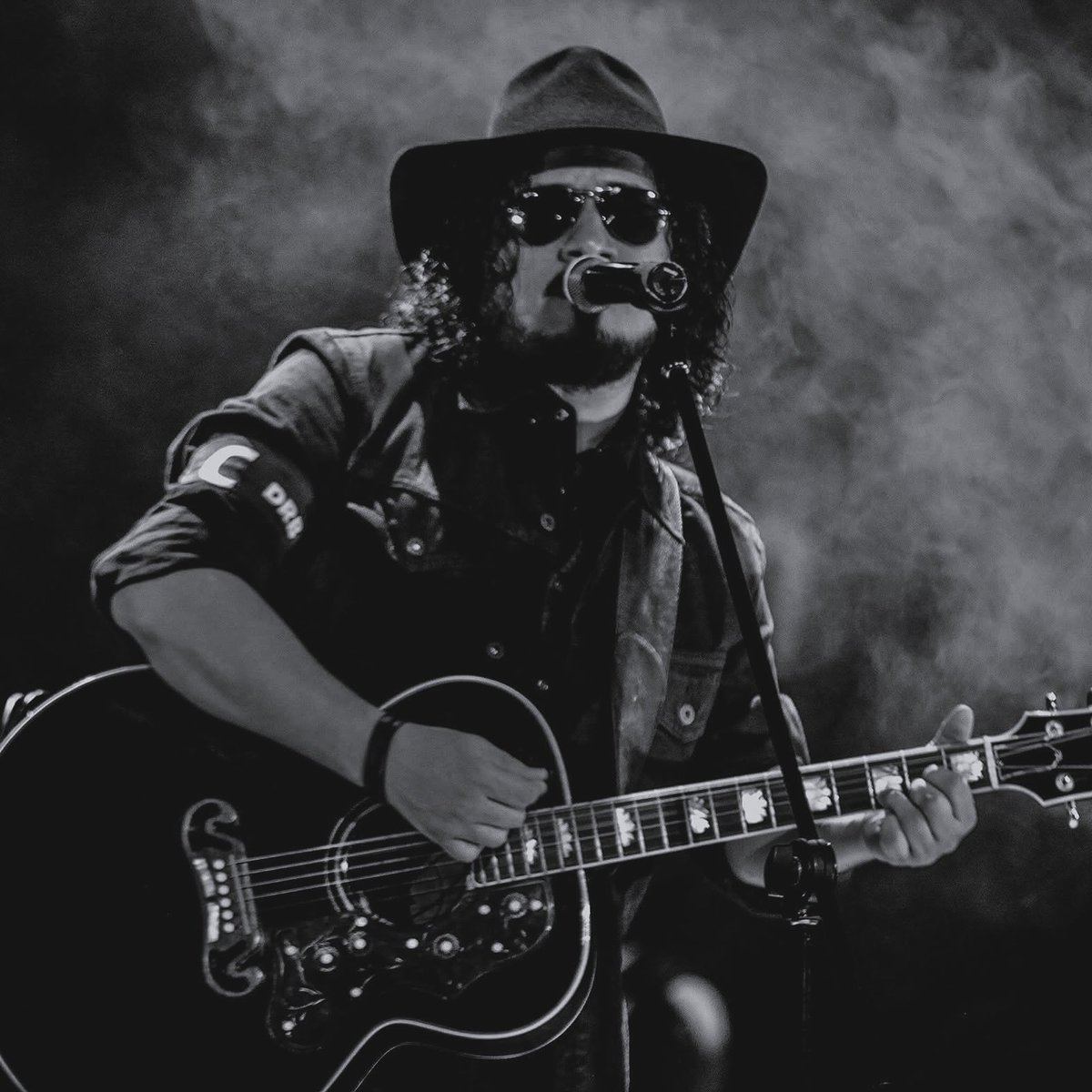 Lamentamos profundamente el fallecimiento de nuestro querido amigo y colega <a href="/jaureguimusic/">Jáuregui</a> .
Gracias hermano por la pasión, entrega, profesionalismo y humildad con la que te condujiste siempre; sin duda un gran músico, artista, creativo, productor y sobre todo, gran ser humano; a