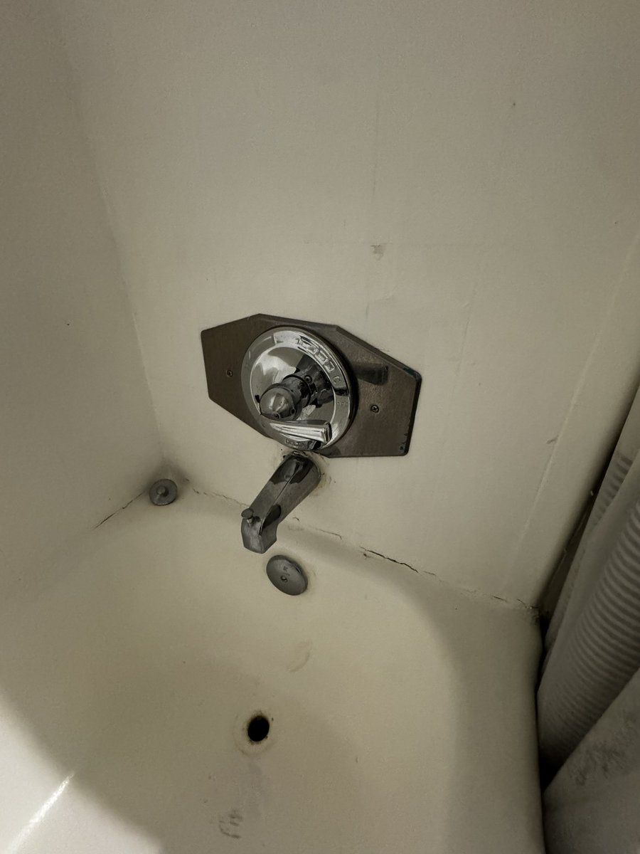 AshleyRNews's tweet photo. Please explain @vrbo to me! Aren’t they required to have smoke and carbon monoxide detectors? Or at least a working heater? First time, last time! This place on Miller Road in Scottsdale was DISGUSTING! Listing described as “luxurious”🙄 #VRBO #NeverAgain https://t.co/35SNEdSkFU