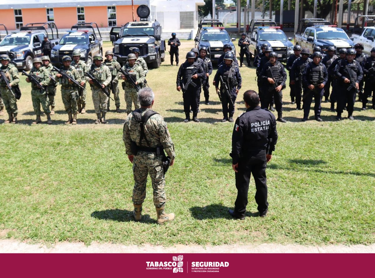 El titular de la SSPC, Serafín Tadeo Lazcano, acompañado del comandante de la 30 Zona Militar, Miguel Ángel López Martínez, realizaron un recorrido aéreo en Villahermosa y Tacotalpa para supervisar los trabajos de FIRT.

facebook.com/share/p/1BNz8M…