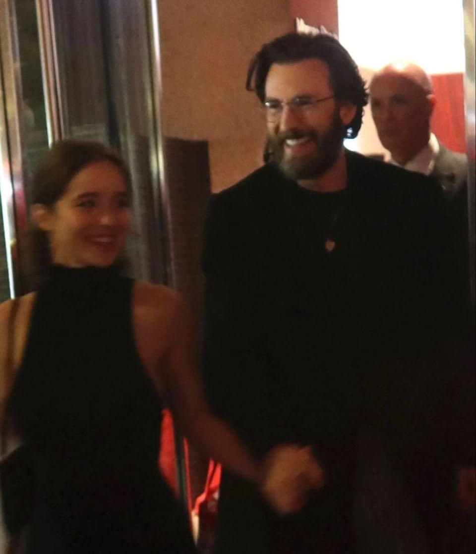 cevansarchive's tweet photo. “these people are exactly right for each other […] such a sweet couple” -Jimmy Warden about Chris Evans &amp; Alba Baptista ❤️ https://t.co/Mye1X9X7QH