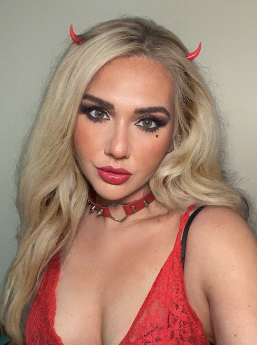 ragzyeart's tweet photo. if i go blonde will i get free shit? 🤔 https://t.co/b08Stkj4qj