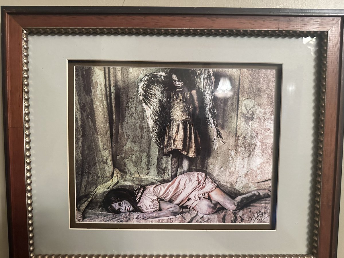 WednesdayCreepy's tweet photo. #hauntedindiana #hauntedhouse #horror #art #roadshotel https://t.co/i1C9kXhp24