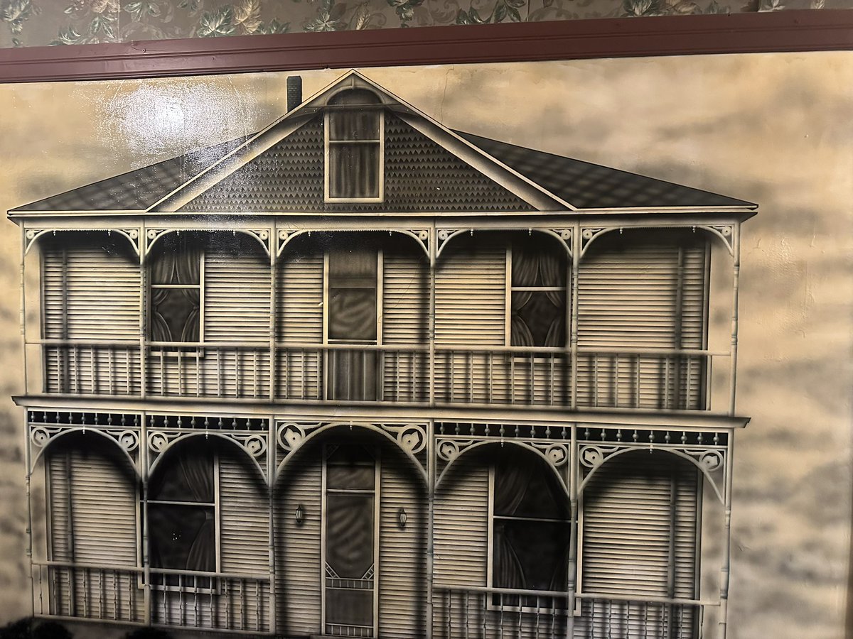 WednesdayCreepy's tweet photo. #hauntedindiana #hauntedhouse #horror #art #roadshotel https://t.co/i1C9kXhp24