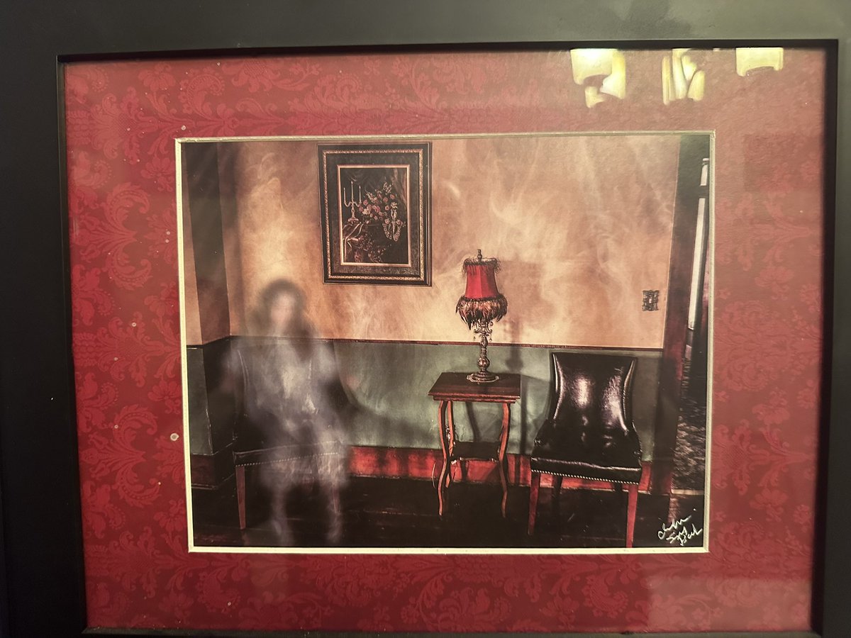 WednesdayCreepy's tweet photo. #hauntedindiana #hauntedhouse #horror #art #roadshotel https://t.co/i1C9kXhp24