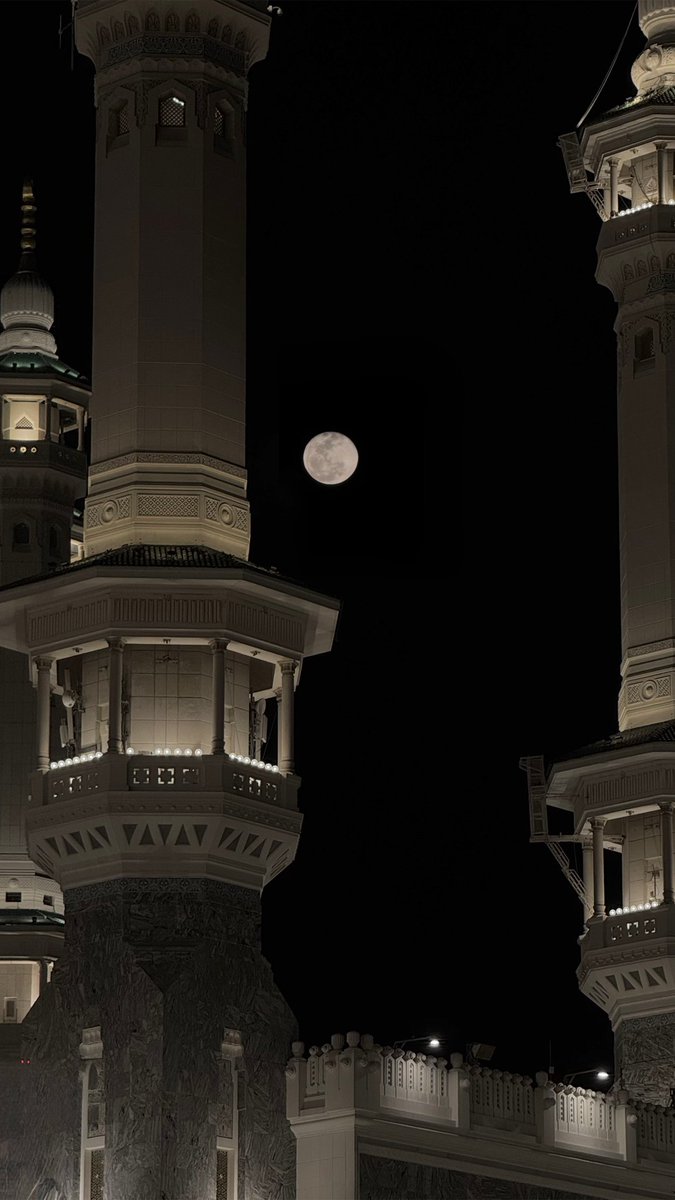 ethalimd's tweet photo. قمر ليلة ١٦ رمضان 🌒🤎

اللهُم تقبل منا ما مضى وأعنا على مابقى ؛ وبلغنا ليلة القدر .. https://t.co/c9flsXyBRJ