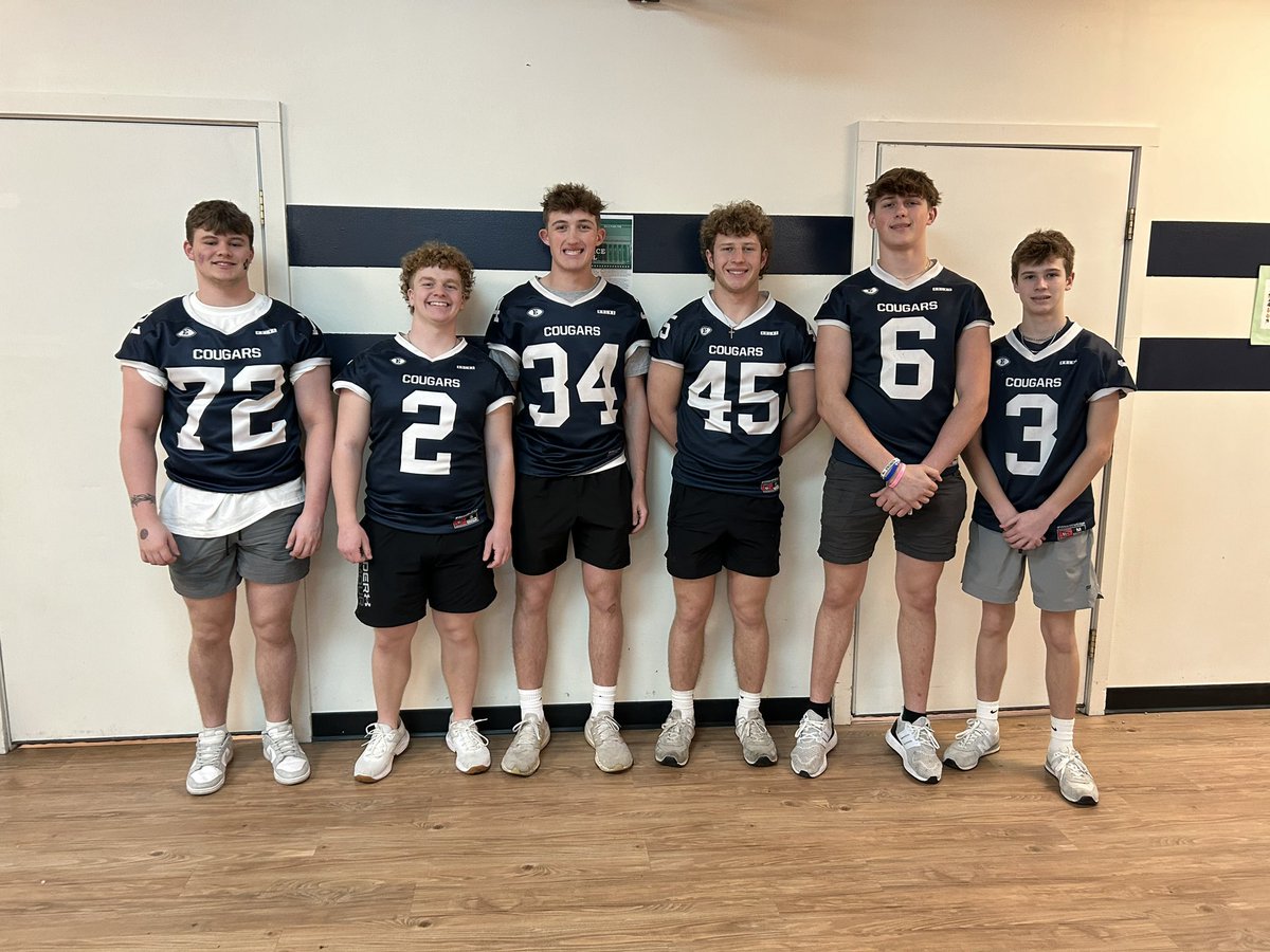 Incredible job the past two nights by our selfless young men. Over 10 of our football student-athletes took the time to volunteer for The Father Daughter Dance at EMS. From tattoos, to friendship bracelets, and to taking over 400 pictures they got the job done.