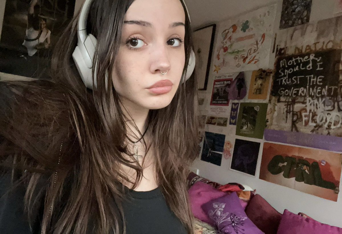 hana tweet media