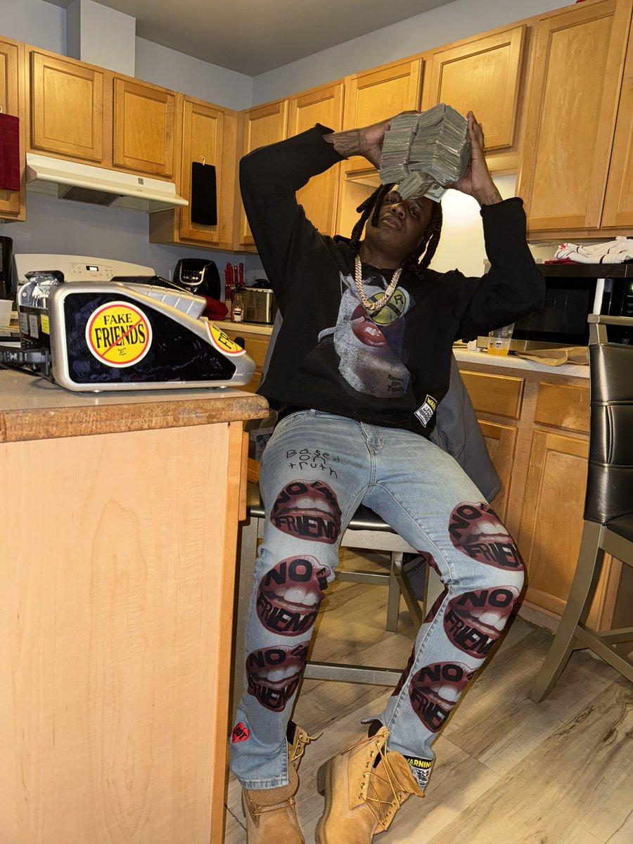 manemane4cglory's tweet photo. clout is a disease🦠 Internet, n*gga acting like police 👮♂️ real gangstas keep it in the streets n*ggas 🧻🧻😂 #RicherThenAllMyOpps that’s ah #100k ain’t tryna talk 😷 niggas can’t post ah #G I just posted ah #100gs 😂✌🏾 https://t.co/XvLcZ50Yv9