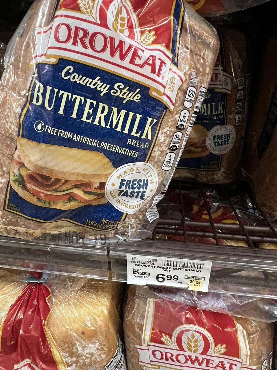 ArianaFaustini's tweet photo. @Safeway please explain this absolute bullshit price for sliced bread. https://t.co/rvNhhniA0D