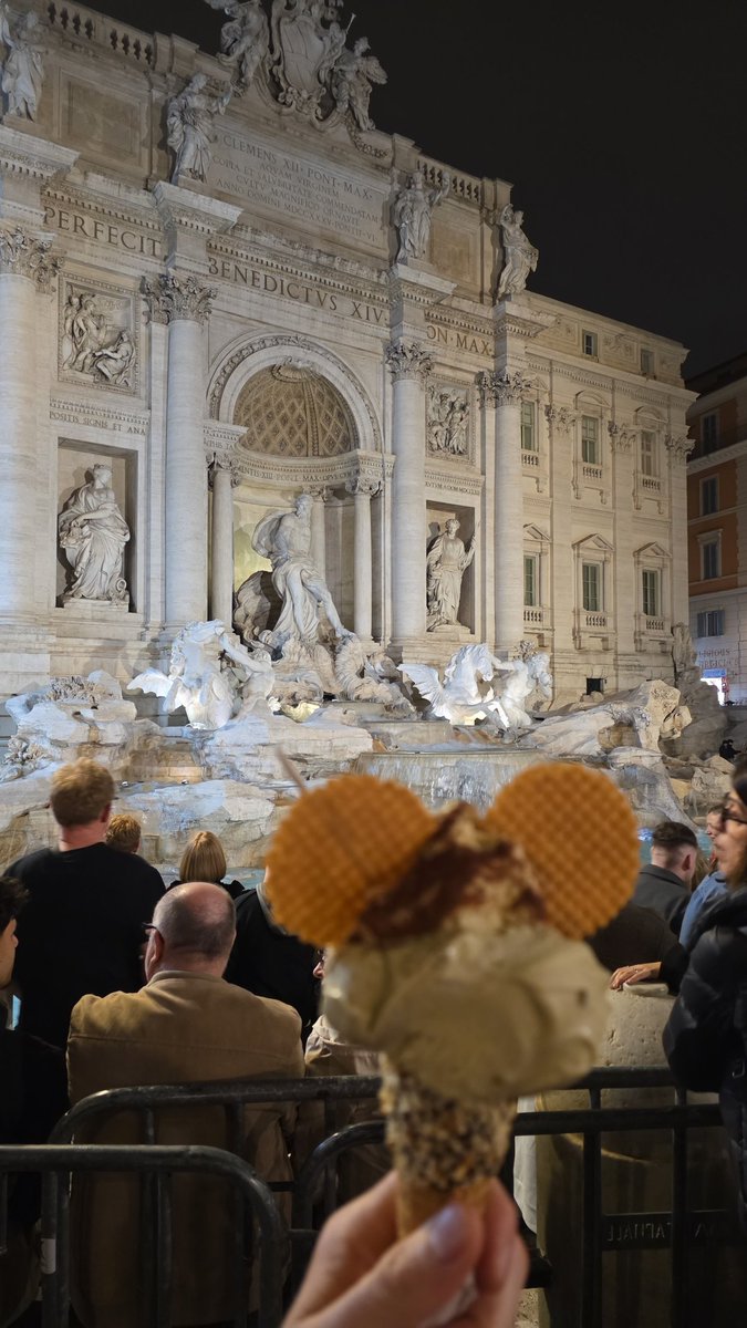 Ice cream at the Trevvi Fountain, call me <a href="/alex_crook/">Alex Crook ⚽️🎙</a>