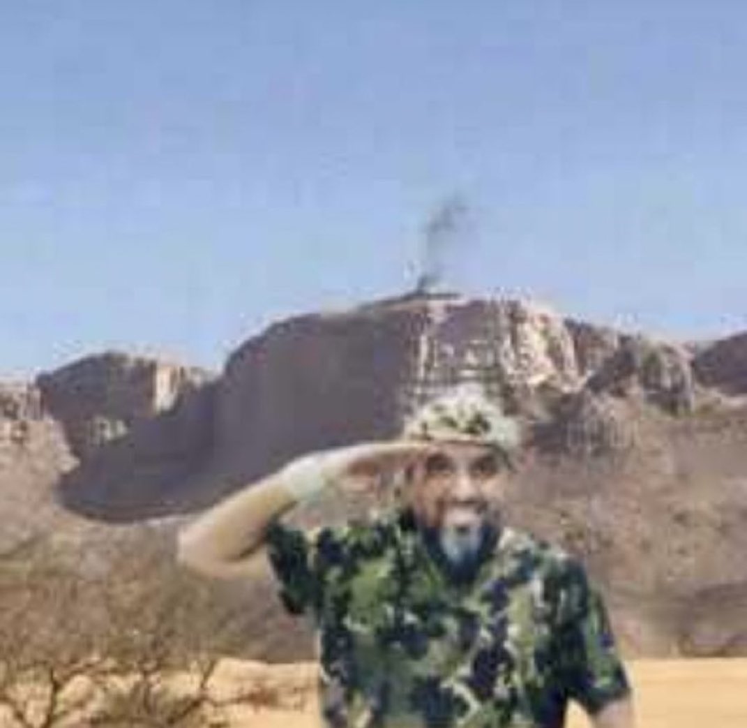 يا سحابة رادمة فوق هيلان
 ظللي جيشي وكوني رفيقه✌🏻

وانت يا خط الحتارش وخولان..
وسعوا للجيش يمشي طريقه✌🏻

#قادمون_يا_صنعاء