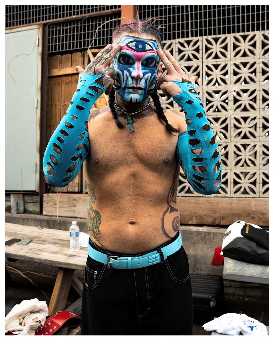 thatkidcarter's tweet photo. @JEFFHARDYBRAND Backstage Heels Have Eyes. (2025) https://t.co/8NAuNtJEzN