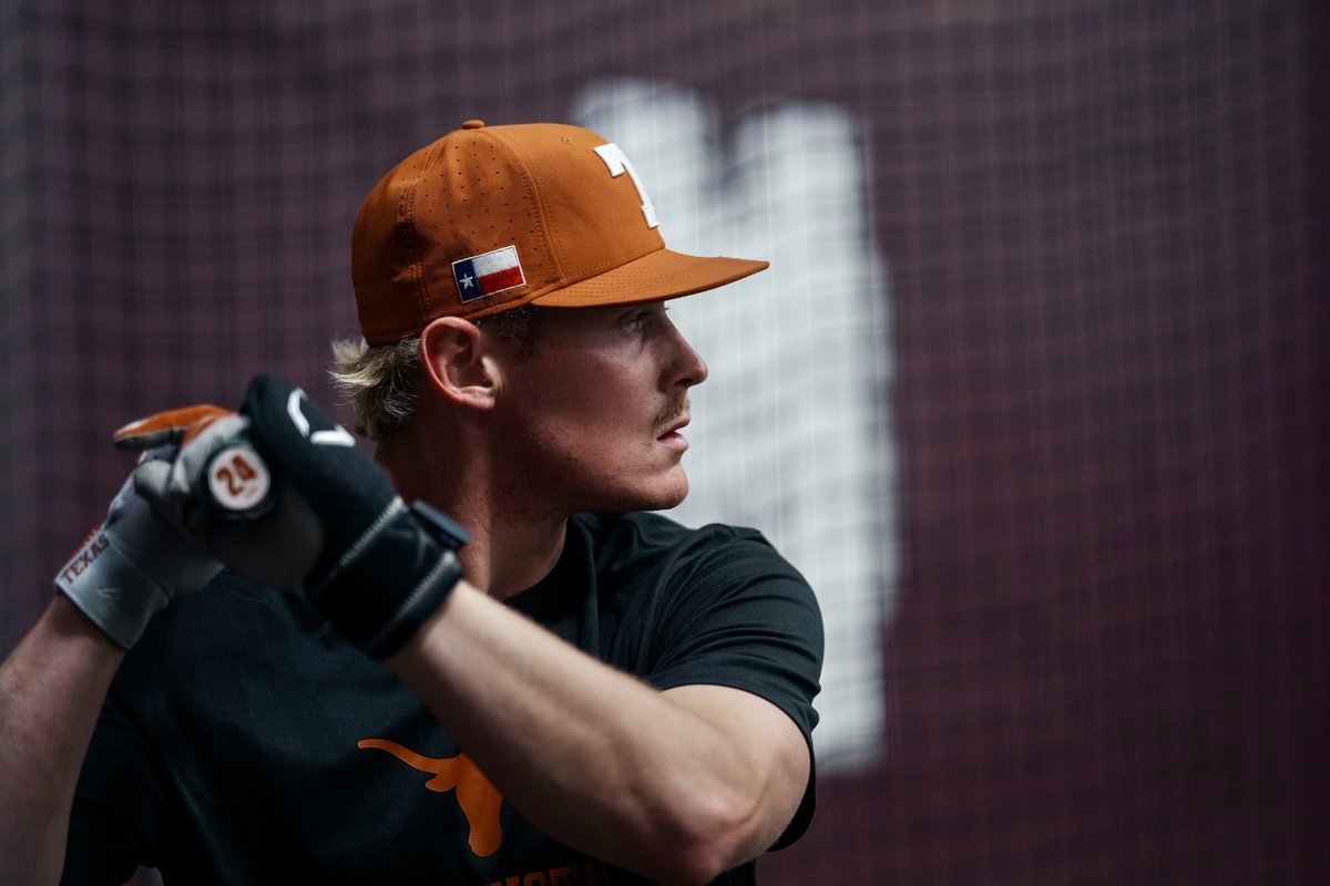TexasBaseball's tweet image. safe &amp;amp; sound 🤘

thanks to @HailStateBB for the hospitality

#HookEm