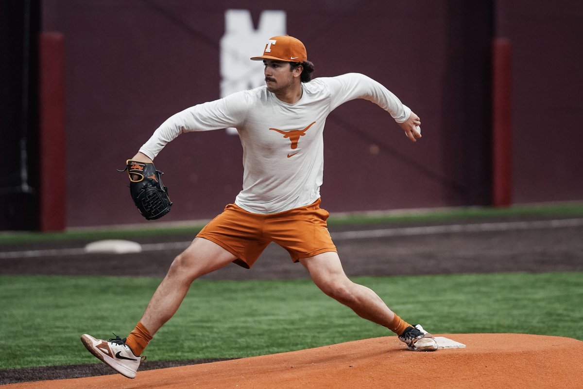 TexasBaseball's tweet image. safe &amp;amp; sound 🤘

thanks to @HailStateBB for the hospitality

#HookEm