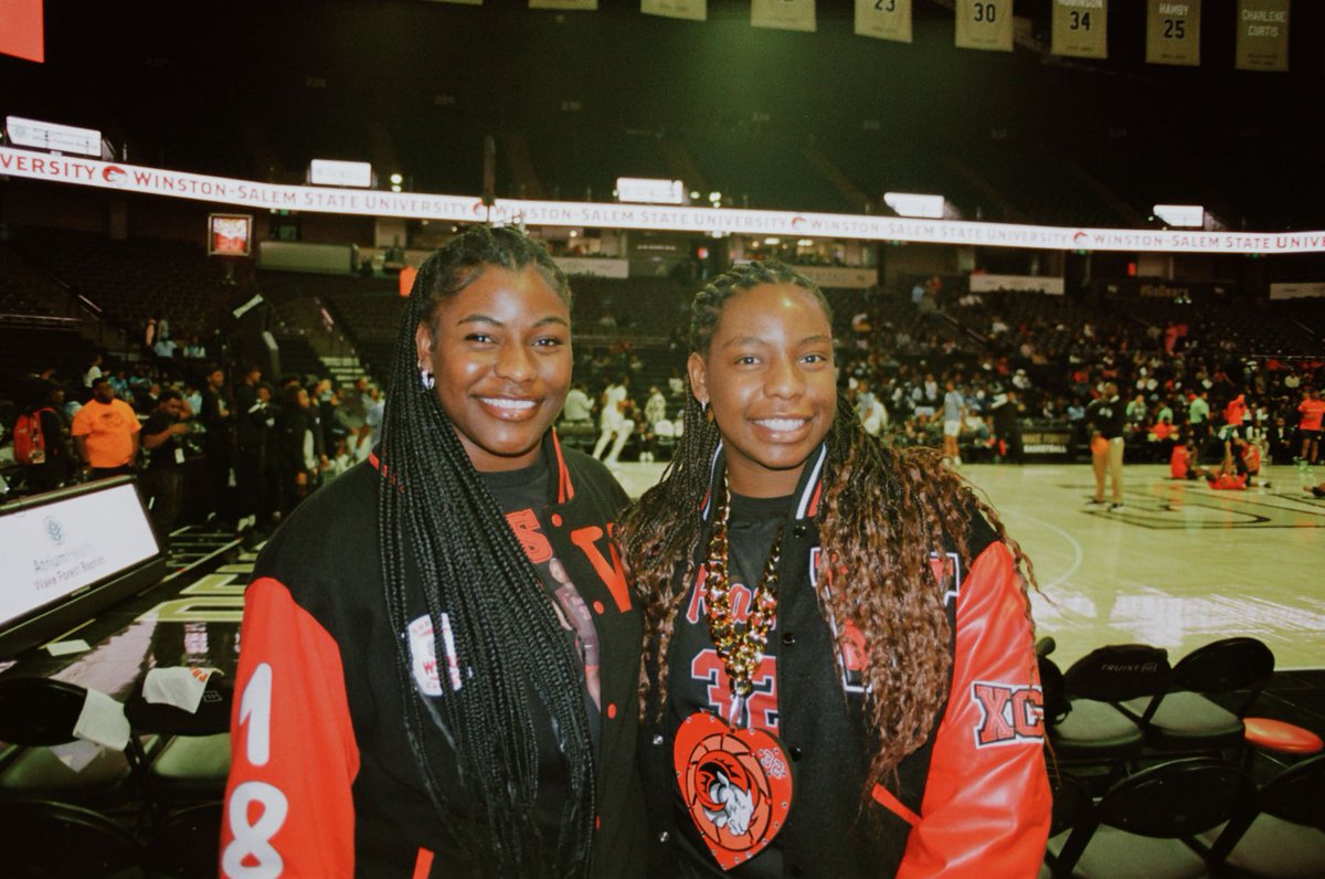 ChrisHunter920's tweet photo. Which one actually went to WSSU!?! Left or Right? ⁦@siewiththerock⁩ @sydfrmclt https://t.co/J1q4Au48LZ